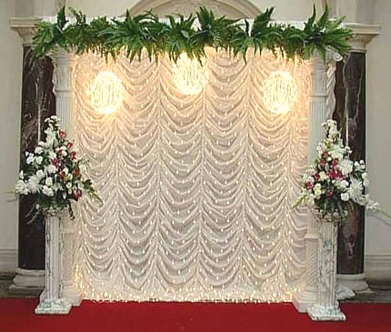 WRINKLE LIGHTED BACKDROP WITH PILLARS